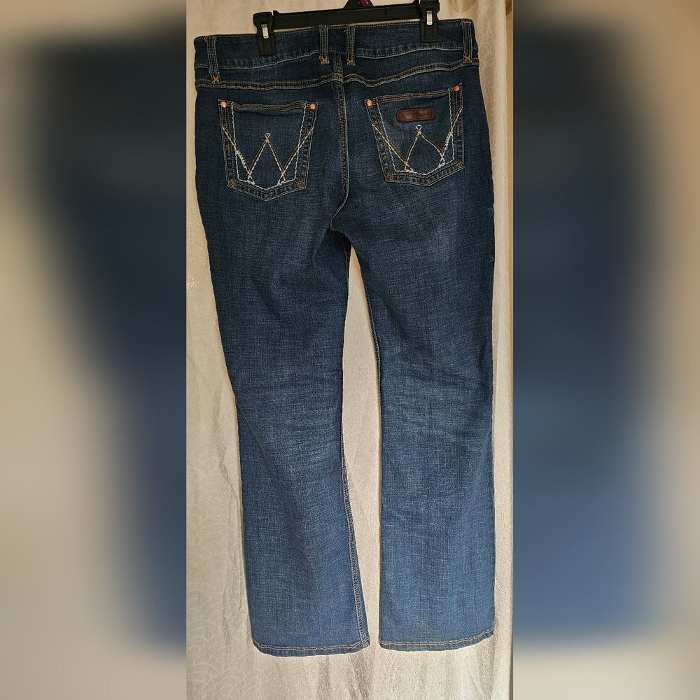 Wrangler Bootcut - Picture 2 of 4